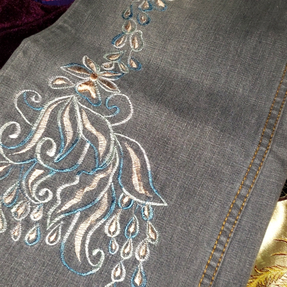 🔥Embroidered flare jeans